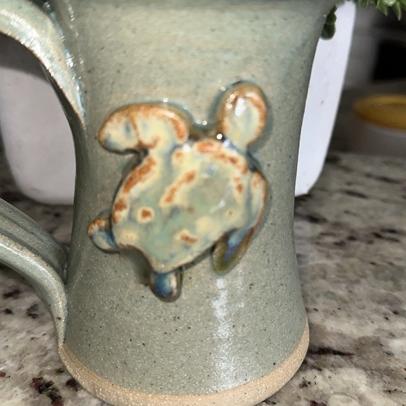 Handmade Pottery Coffee Cup With Turtle on side 12 oz cup 💚💚 - Picture 2 of 6